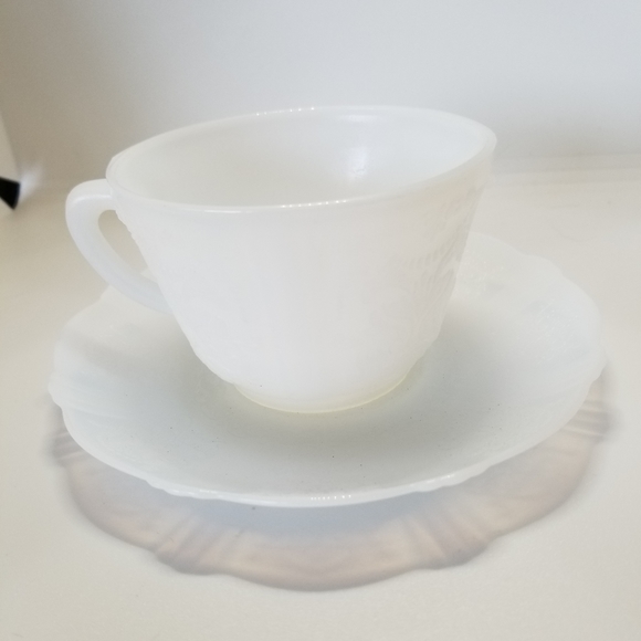 Vintage America's Sweetheart Monax White Teacup and Saucer - Picture 1 of 6